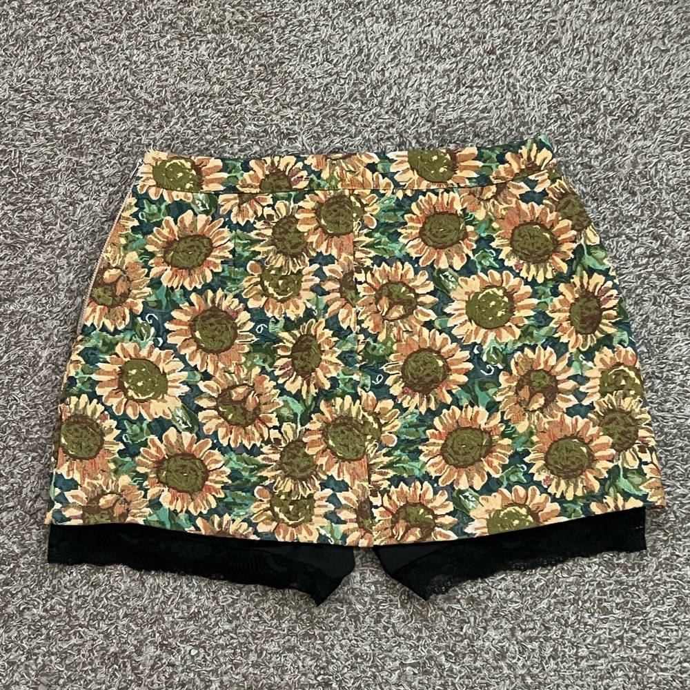 Sunflower Print Women's Shorts - Black and Green - Picture 2 of 4